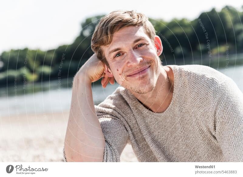 Portrait of a man sitting outdoors in summer mid adult men mid adult man mid-adult men mid-adult man outdoor shots location shot location shots summer time