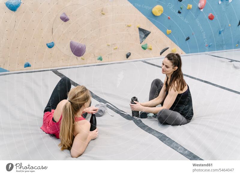 Two women having a break in climbing gym (value=0) human human being human beings humans person persons caucasian appearance caucasian ethnicity european 2