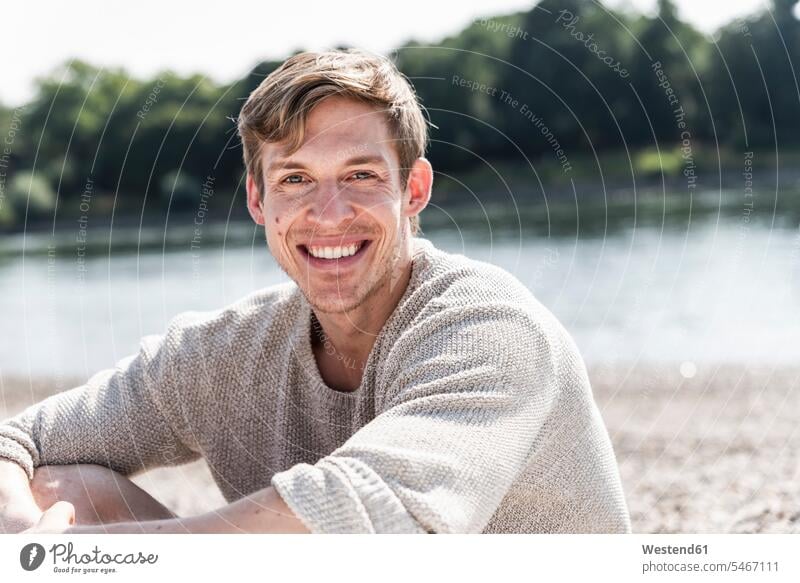 Portrait of a man sitting outdoors in summer mid adult men mid adult man mid-adult men mid-adult man outdoor shots location shot location shots summer time