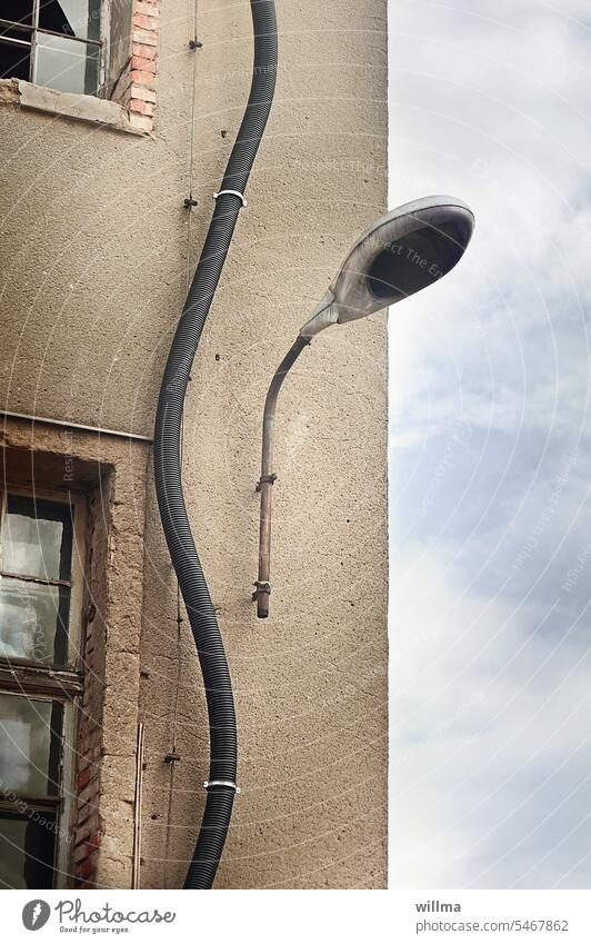 symbiosis Lantern outdoor lamp house wall Cable conduit Suction hose Flex hose Flexible hose Cable protection conduit Corrugated pipe Spiral hose old house