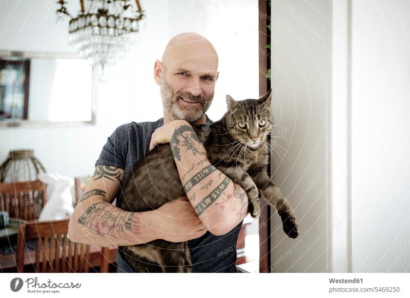 Tattooed man carrying his cat holding cats tattooed home at home pets animal creatures animals tattoos t-shirt tee-shirt T- Shirt t-shirts one person 1