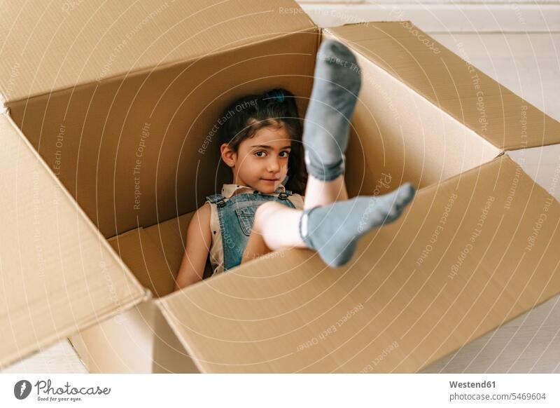 Portrait of little girl inside a cardboard box human human being human beings humans person persons caucasian appearance caucasian ethnicity european 1