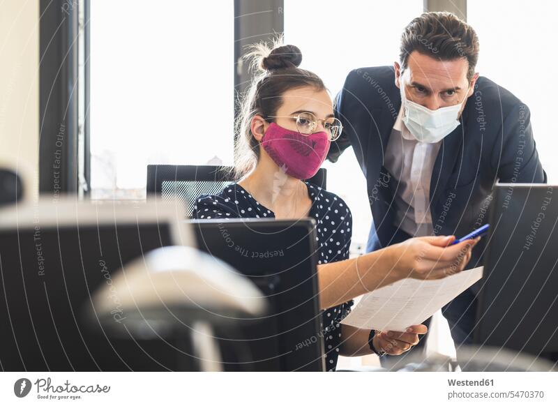 Business people wearing face mask having discussion while working at office color image colour image indoors indoor shot indoor shots interior interior view
