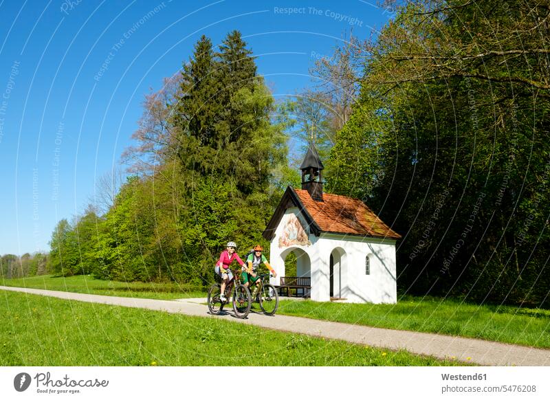 Germany, Bavaria, Upper Bavaria, Bad Heilbrunn, Antonius Chapel, cyclists nature tourism riding bicycle riding bike bike riding cycling bicycling pedaling
