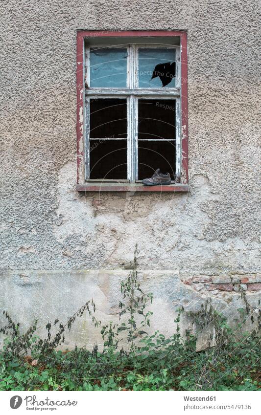 Germany, Brandenburg, facade and window of ramshackle residential house broken broken-up impermanence impermanent transience fugaciousness End Ending day