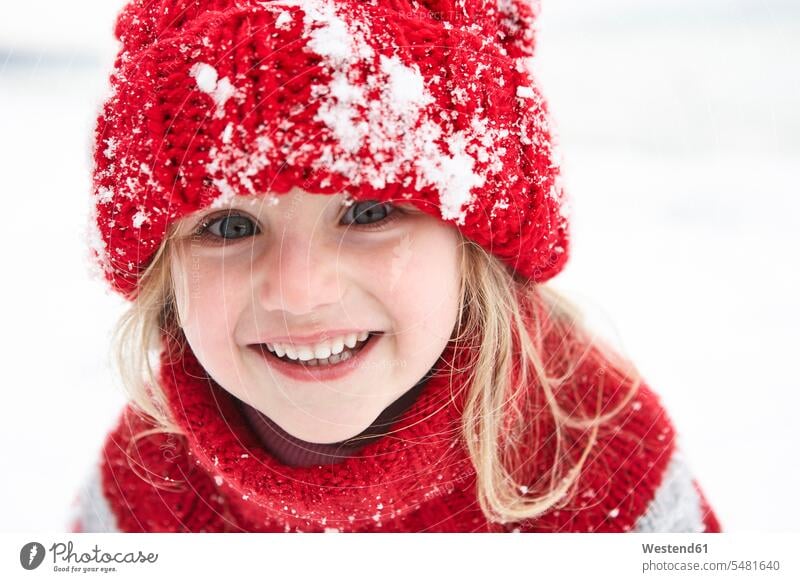 Little girl having fun in winter, portrait hibernal caucasian caucasian ethnicity caucasian appearance european woolly hat Wooly Hat Knit-Hat Knit Hats wool cap