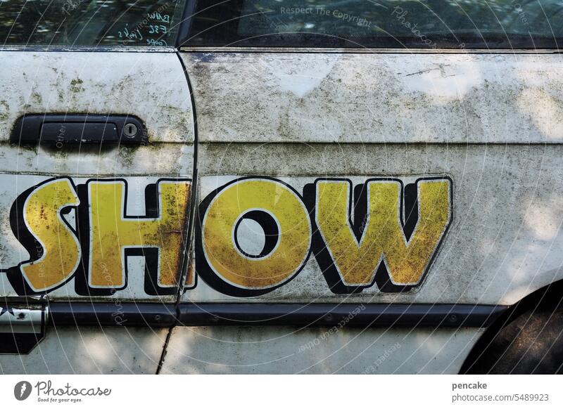 unverkäuflich | der showtimer Auto Schrift alt schmutzig Autotür youngtimer Show verwittert Tür weiß Beschriftung