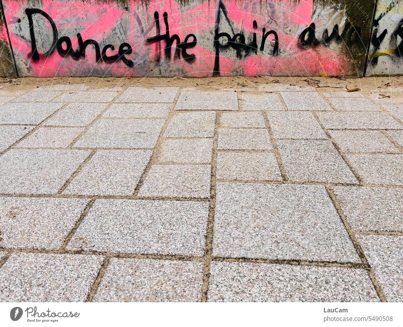Dance the pain away - pain-free through movement Pain Freedom from pain Pain-free Movement Therapy Healthy medicine Hurt Back Back pain Therapy approach