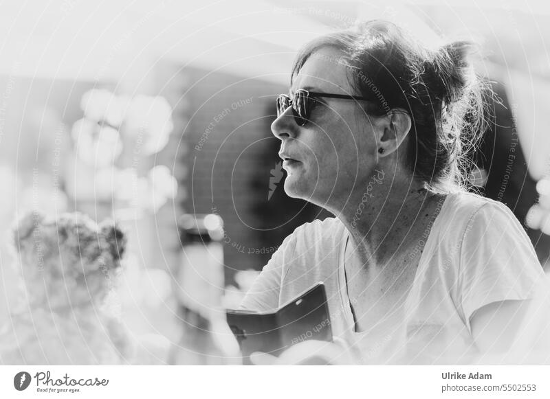 Drinkje bej Inkje | Woman with sunglasses and smartphone in hand. Light-flooded black and white portrait Friendliness naturally Optimism Happiness Long-haired