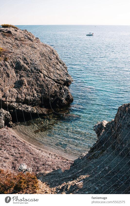 Traumstrand Strand Île du Gaou transparent türkis türkisblau Boot Sommer Sommerurlaub Felsen Côte d'Azur Sand Wellen sonnig sommerlich heiß Badetag Badeurlaub