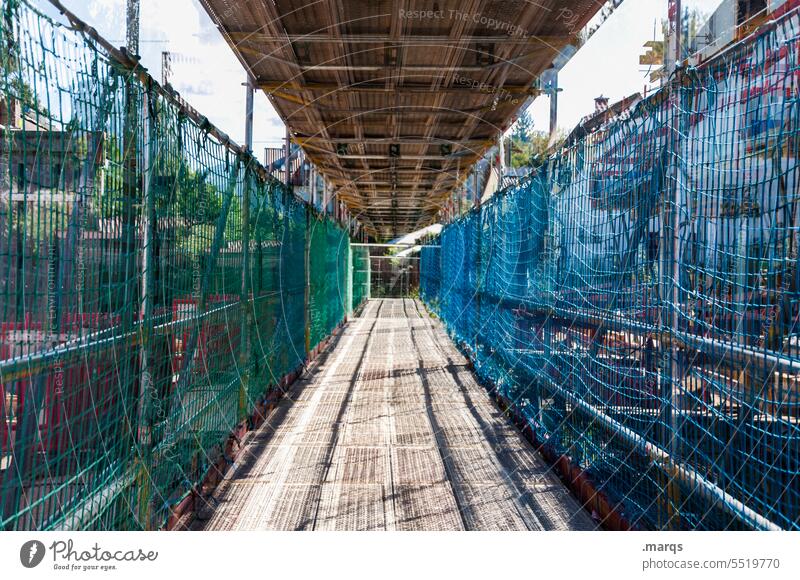 Site passage Lanes & trails Scaffold Construction site Central perspective Vanishing point Fence construction site safety Net Safety Passage makeshift Target