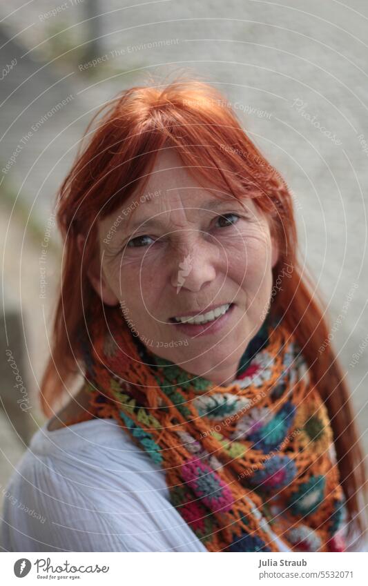 Wide land | Portrait Ulli Woman Crocheted naturally Sit red hair Scarf portrait pretty