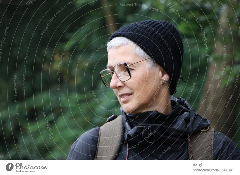 Wide land | smiling look to the side portrait Woman Head Face Looking Eyeglasses Cap Smiling View to the side out Exterior shot Human being Adults naturally