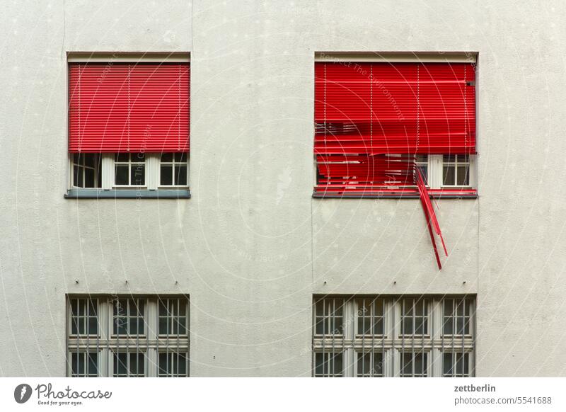 Fassade mit Fenstern architektur berlin büro city deutschland fassade fenster fensterfront froschperspektive gebäude hauptstadt haus hochhaus innenstadt