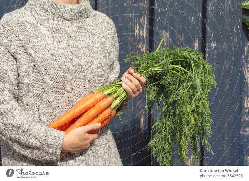 a young woman with a bunch of carrots Young woman Organic produce Vegetarian diet Veganuary vegetarian Vegan diet vegan Yellow turnips Healthy Eating Fresh
