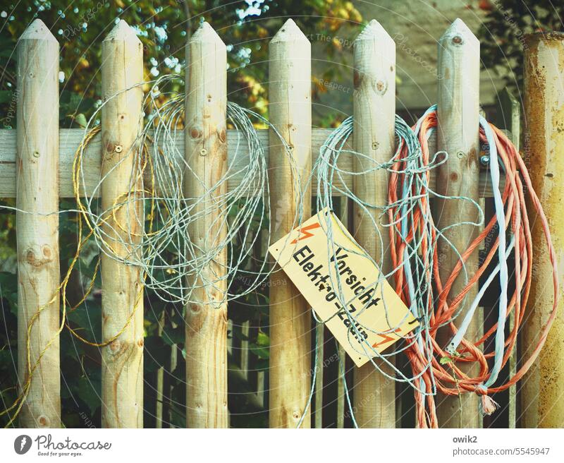All Bluff Fence Wood Garden fence Barrier Protection Safety sign Electrified fence wires Suspended makeshift Warn Warning label Signs and labeling Warning sign
