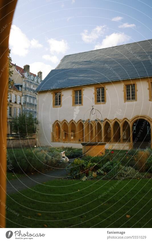 Cloître des Récollets à Metz Monastery Recollection metz France Yellow Monastery garden Garden Well Interior courtyard Courtyard Church Belief devout ambulatory