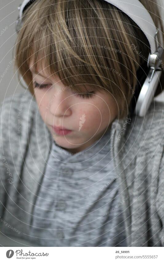 Boy with headphones Music Boy (child) Headphones Listen to music Listening Lifestyle Colour photo Leisure and hobbies To enjoy Infancy Radio Play portrait