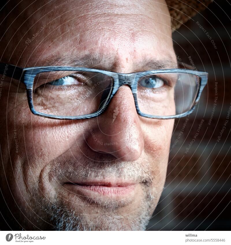 The charmer - close-up of a man with glasses Man Eyeglasses Impish Smiling portrait Face Looking into the camera visually impaired Person wearing glasses