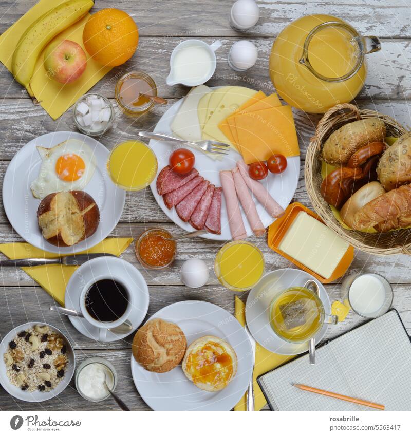 mind-brightening on a gloomy November morning | a cheerful, colorful and sunny breakfast Breakfast Brunch Eating abundantly Selection luscious rich a lot
