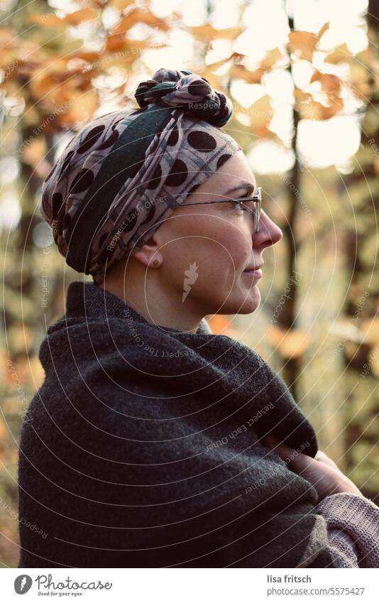 THINKING - FALL Woman 25 to 30 years Headscarf Scarf Cold Autumn Autumnal coloured leaves Eyeglasses ponder think Meditative be lost in thought Colour photo