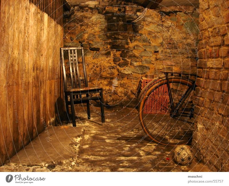 Creepy cellar Cellar Bicycle Decompose Putrid Old Chair Ball