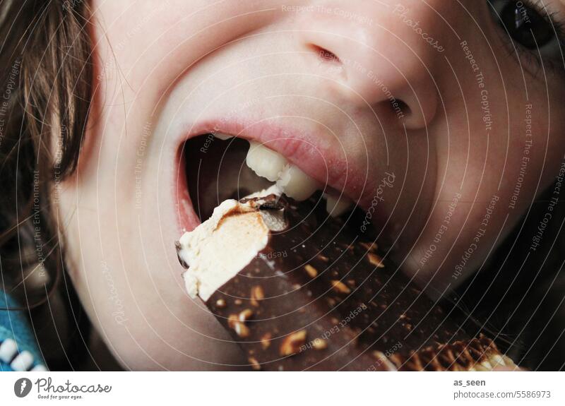 Ice cream enjoyment Chocolate bite off Eating Teeth Infancy Child sweets dental health Healthy salubriously Unhealthy Tooth enamel Kindergarten upbringing