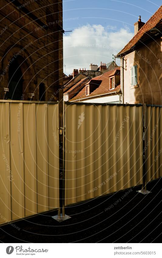 site fence allier everyday life Old town Auvergne Bourbon Facade Window France Building House (Residential Structure) Autumn History of the Historic Church