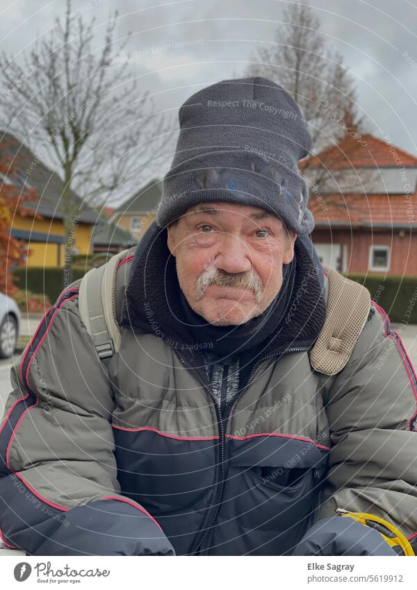 The man from the street - looking into the camera Senior citizen Male senior Grandfather Authentic Masculine 60 years and older Exterior shot Man Colour photo 1