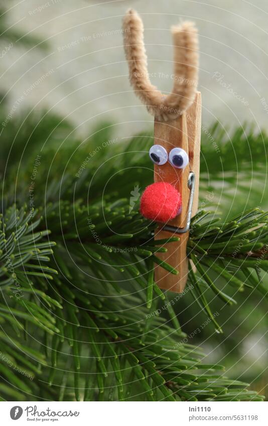 Christmas tree decorations made from clothespins and pipe cleaners handicraft fun Fantasy Figure Reindeer Funny original Decoration saucer-eyed antlers