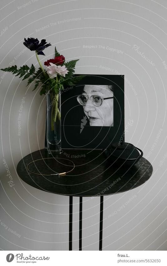 A photo and anemones Woman portrait Face Old Eyeglasses see eyes Mother Memory flowers Table Bouquet Jewellery Meditative Teapot Looking