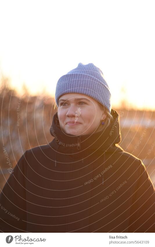 SMILE - SUN - WARM LIGHT Woman Cold Freeze Grinning Cap 18 - 30 years Nose ring Smiling Sunlight Warm light warm clothing warm light in autumn Winter