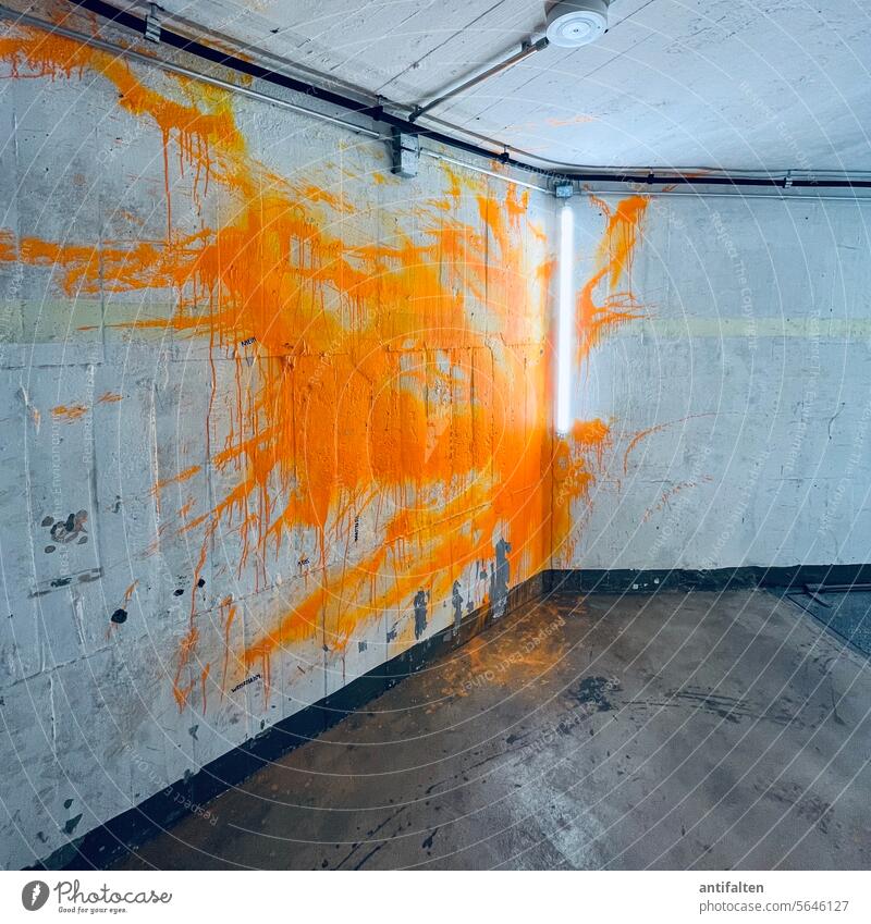 splash Colour colourful orange colour Orange Wall (building) Room Dugout Cable Blanket Ground Corner Gloomy splotch of paint Wall (barrier) Architecture