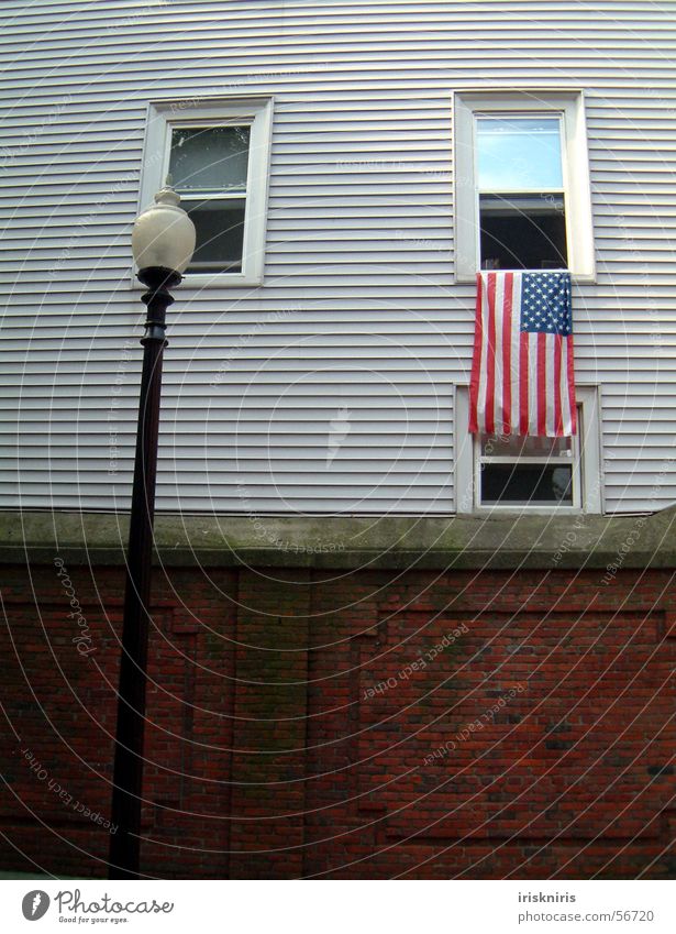 flag culture Boston New England Patriotism Wooden house Window Wall (barrier) Lantern Flag Americas Street lighting Exterior shot USA Historic state mentality
