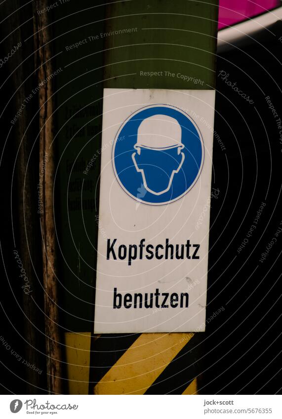 completely stupid / do not use head protection Signs and labeling Protective headgear Signage Work and employment Safety Characters Pictogram German Workplace