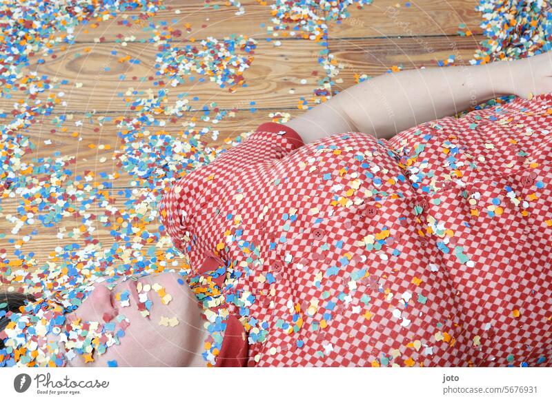 Woman lying on the floor covered in confetti Confetti showery with confetti variegated Party Party mood Party goer Feasts & Celebrations Birthday fortunate