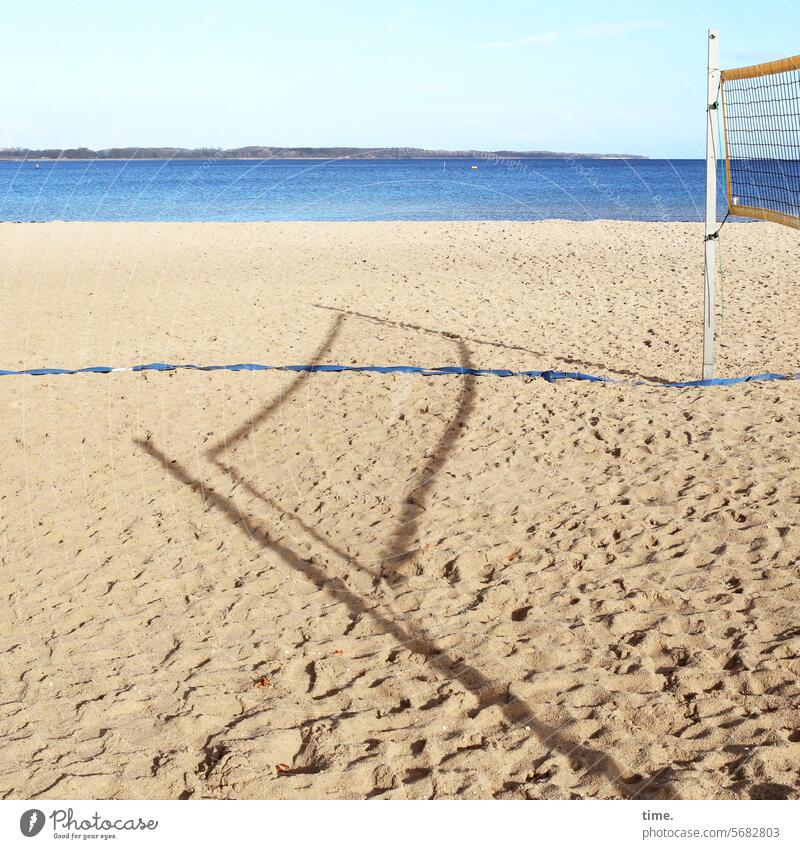 End of terrain Beach Sand Ocean Volleyball net Shadow Playing field sidelines free time Sports recreational sport Ball sports Relaxation vacation Net coast Sky