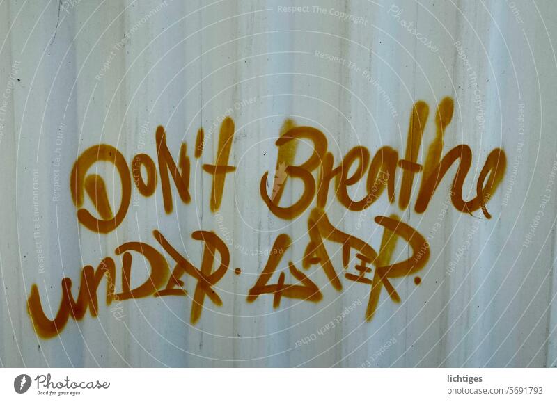 Don't breathe under water graffiti Graffiti slogan underwater
