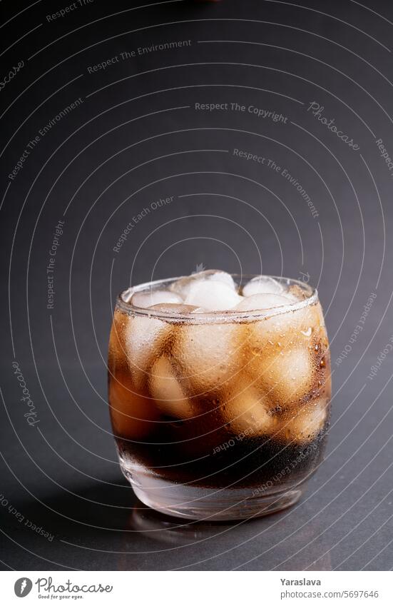cocktail, soda, drink, drop, refreshment, droplet, liquid, vertical, ice, cool, glass, wet, cold, bubble, photography, beverage, bar color image ice cube