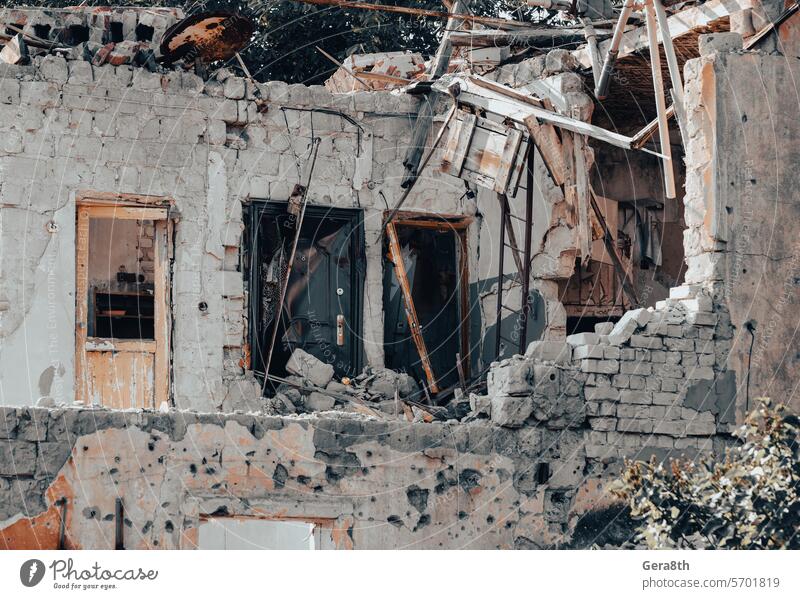 destroyed houses in an abandoned city without people in Ukraine Donetsk Kherson Kyiv Lugansk Mariupol Russia Zaporozhye attack bakhmut blown up bombardment