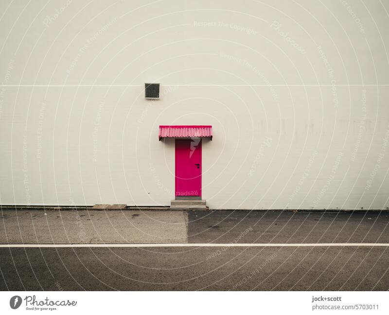 Hier findest du leicht die richtige Haustür Entrance door Front door Closed pink purple Sidewalk Street Ventilation window Wall (building) Firewall Facade