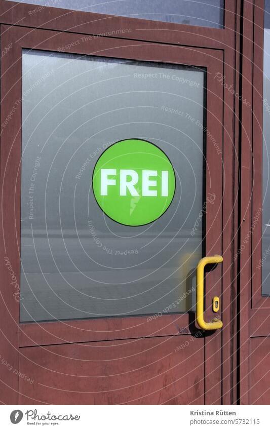 unattached Free stickers Clue info door Entrance Access Green vacant unmanned Open Empty Freedom sensation Text writing Word Sign door handle
