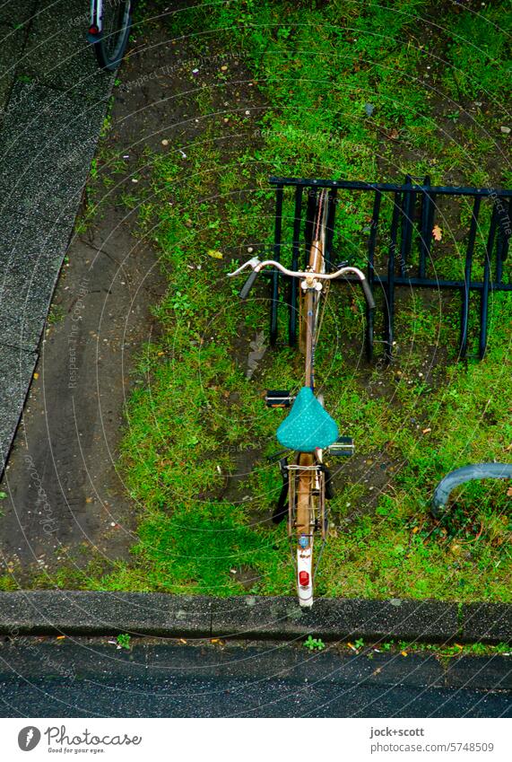 karlsruhelos .... old rusty bicycle from a bird's eye view Bicycle Bird's-eye view Bicycle rack Means of transport Parking Neutral Background Meadow Lifestyle