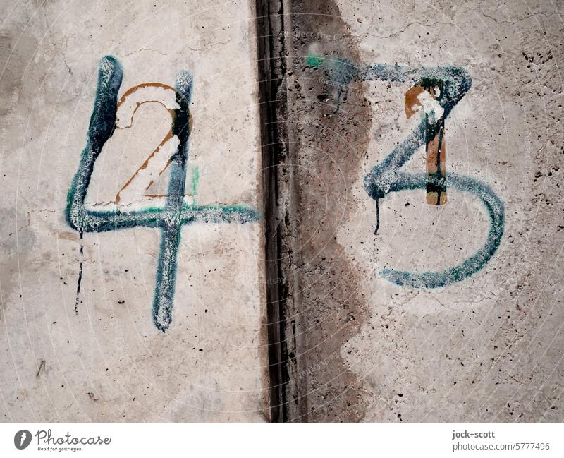 karlsruhelos .... Numbers are interchangeable number two one four three Concrete slab Digits and numbers Weathered oversprayed Change Signs and labeling