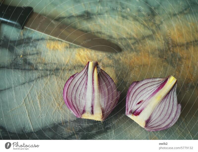 Before the massacre Onion halved two halves Cooking Food Vegetable Fresh Raw Nutrition cutting board Eating Knives Wait Patient Ingredients Colour photo Blade