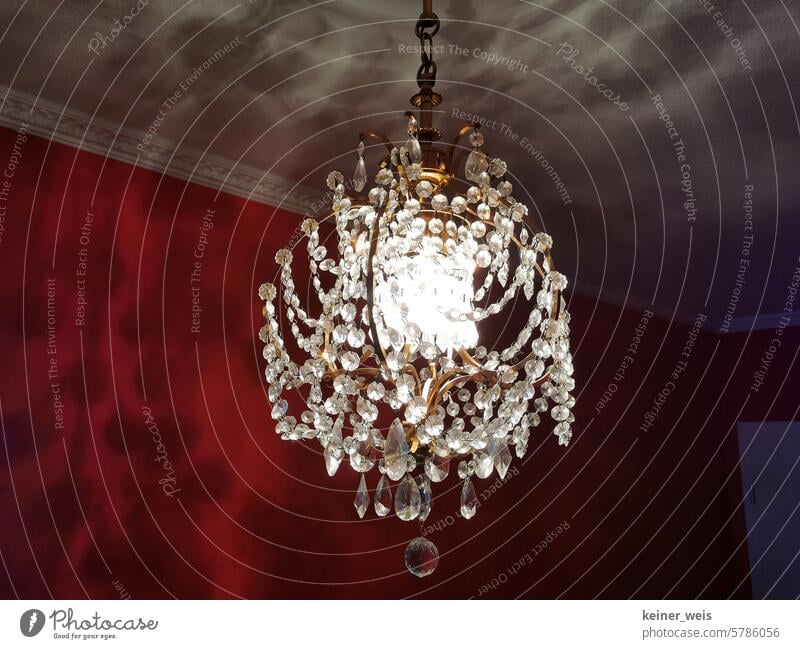 Looks like a spectacular chandelier in a brothel Chandelier Brothel Red chandeliers Kitsch Lighting Candlestick Lamp Ceiling light crystal chandeliers Skylight