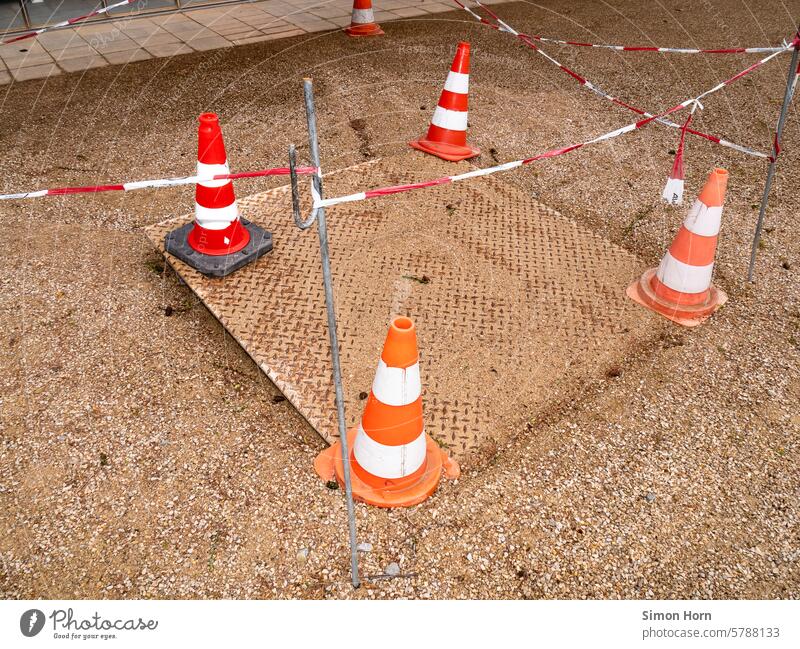 Excessively marked danger zone at a construction site pylons flutterband danger spot Well secured Construction site Clue Safety Signs and labeling esteem