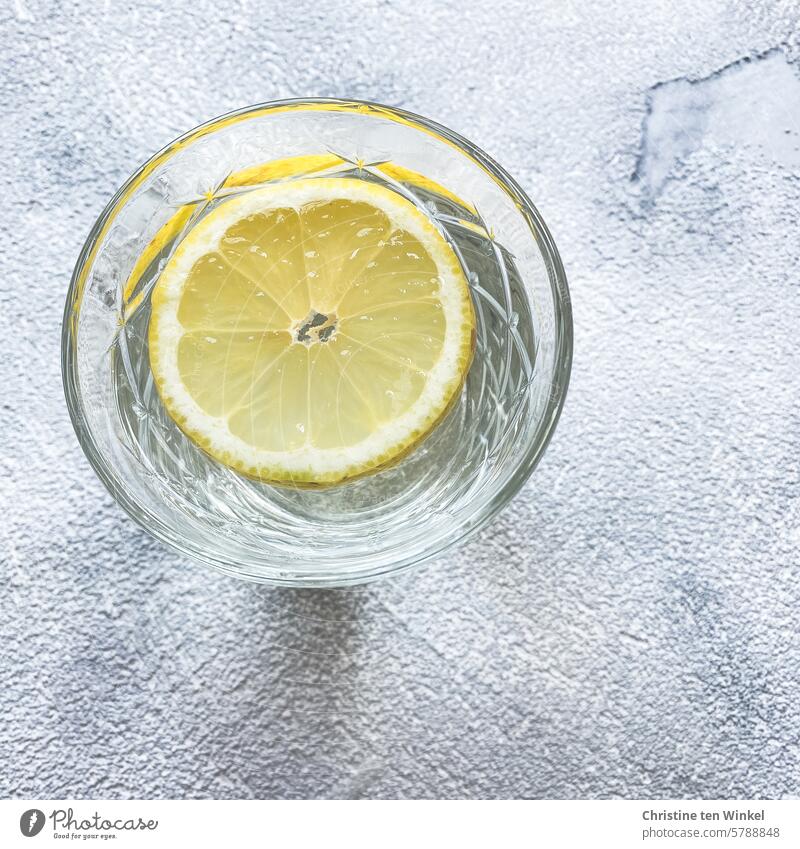 refreshingly Beverage Slice of lemon Drinking water Thirst-quencher Tumbler Mineral water Water Delicious Fresh neat Cold drink Healthy Refreshment Fluid Glass