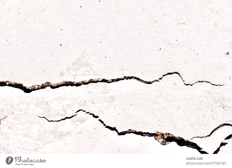 Cracks in the wall Wall (building) Crack & Rip & Tear lines Town urban Old construction in need of rehabilitation Torn Plastered Deep Column Crack line Line