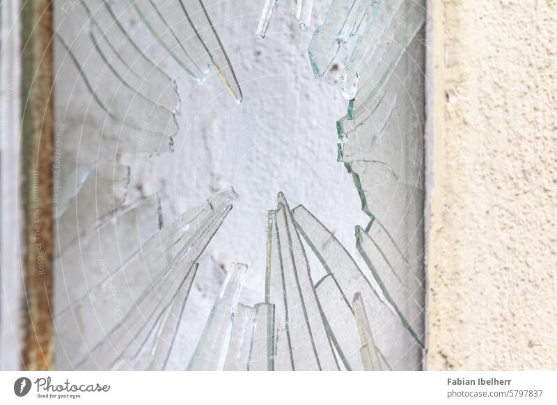 smashed window Window pane Break-in Slice Vandalism Splinter of glass Germany